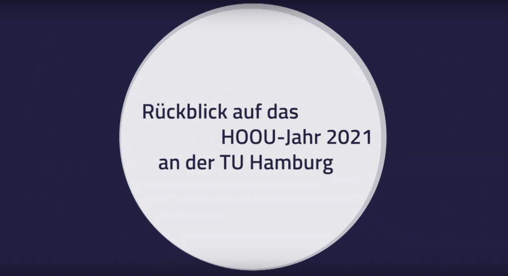 Ein Kreis in dem steht Rückblick auf das HOOU-Jahr 2021 an der TU Hamburg