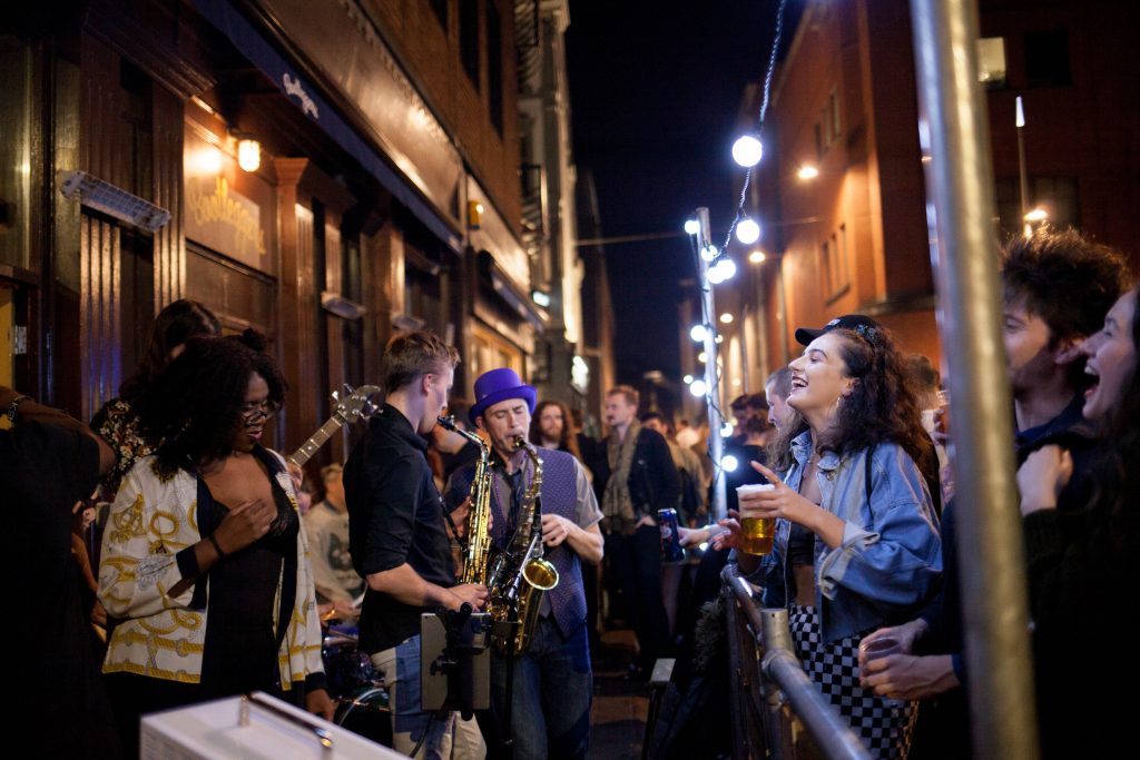 Jazzmusiker in den Straßen.